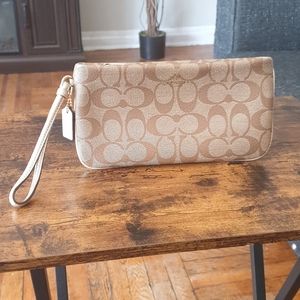 NWOT Coach wristlet